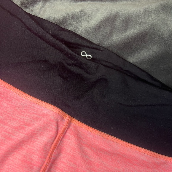 Infinite - Pink Leggings - Love on the side, perfect for Valentine’s Day ❤️🥰 - Picture 5 of 7